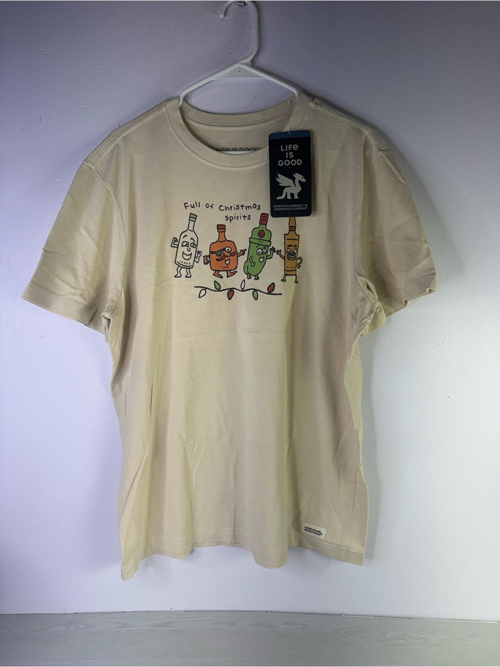 Life is Good Mens large Crusher Tee  "Full of Christmas Spirits"